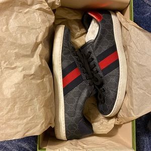 Gucci supreme gg shoes